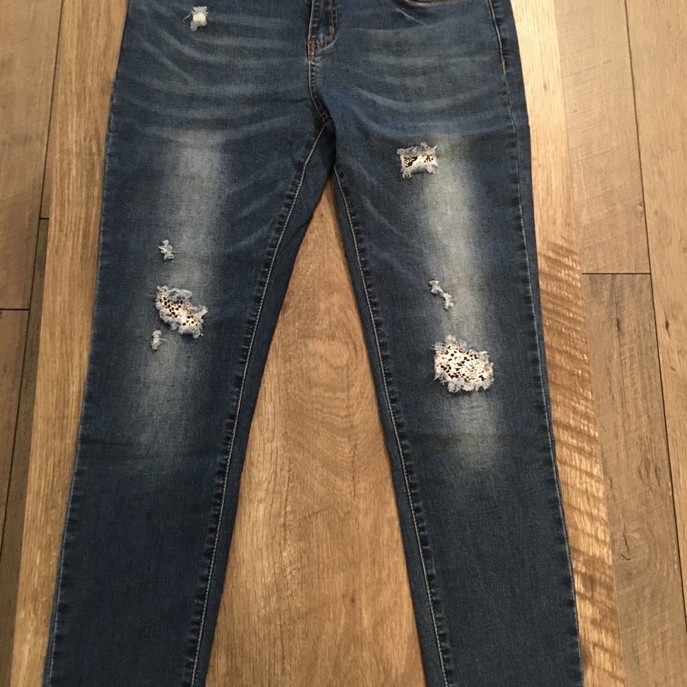 NWT Last 1!  Plus Snake Patch Skinny Jeans - Picture 3 of 5